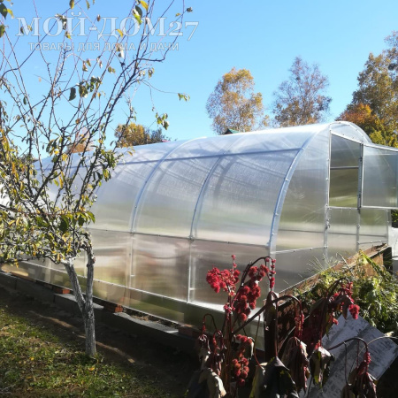 Теплица Дачница ЛЮКС 10 метров с поликарбонатом | Мой-Дом27 | Каркас изготовлен из оцинкованной замкнутой трубы 20*20 мм.<br>
 Ширина - 3 метра. Высота - 2,1 метра. Длина 10 метров.<br>
 Выдерживаемая снеговая нагрузка - 80 кг/м2. Выдерживаемая ветровая нагрузка - до 15 м/с.<br>
 Расстояние между дугами 1 метр. Толщина металла 1 мм. <b>ДВОЙНАЯ ДУГА</b><br>